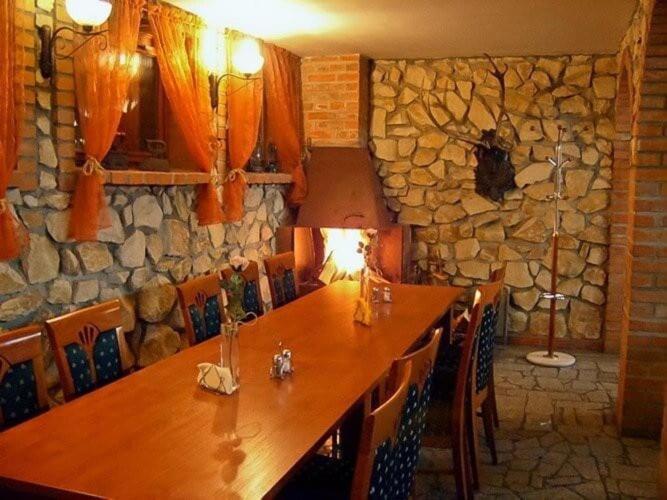 Powidz Lakeside Hotel & Restaurant מראה חיצוני תמונה