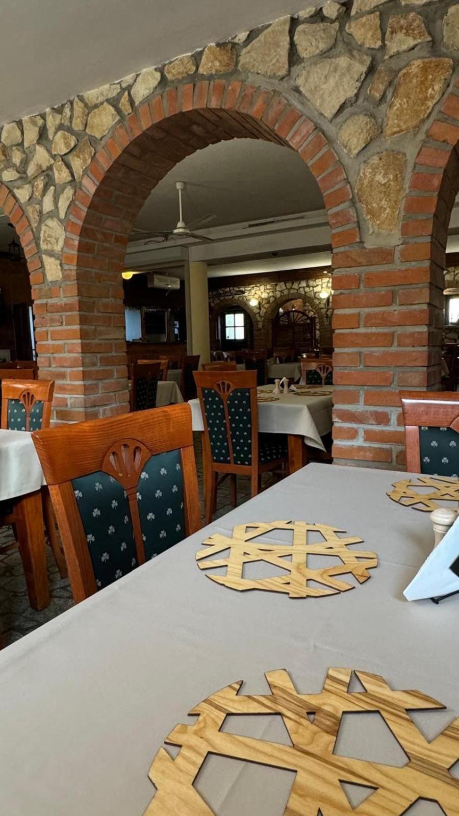 Powidz Lakeside Hotel & Restaurant מראה חיצוני תמונה